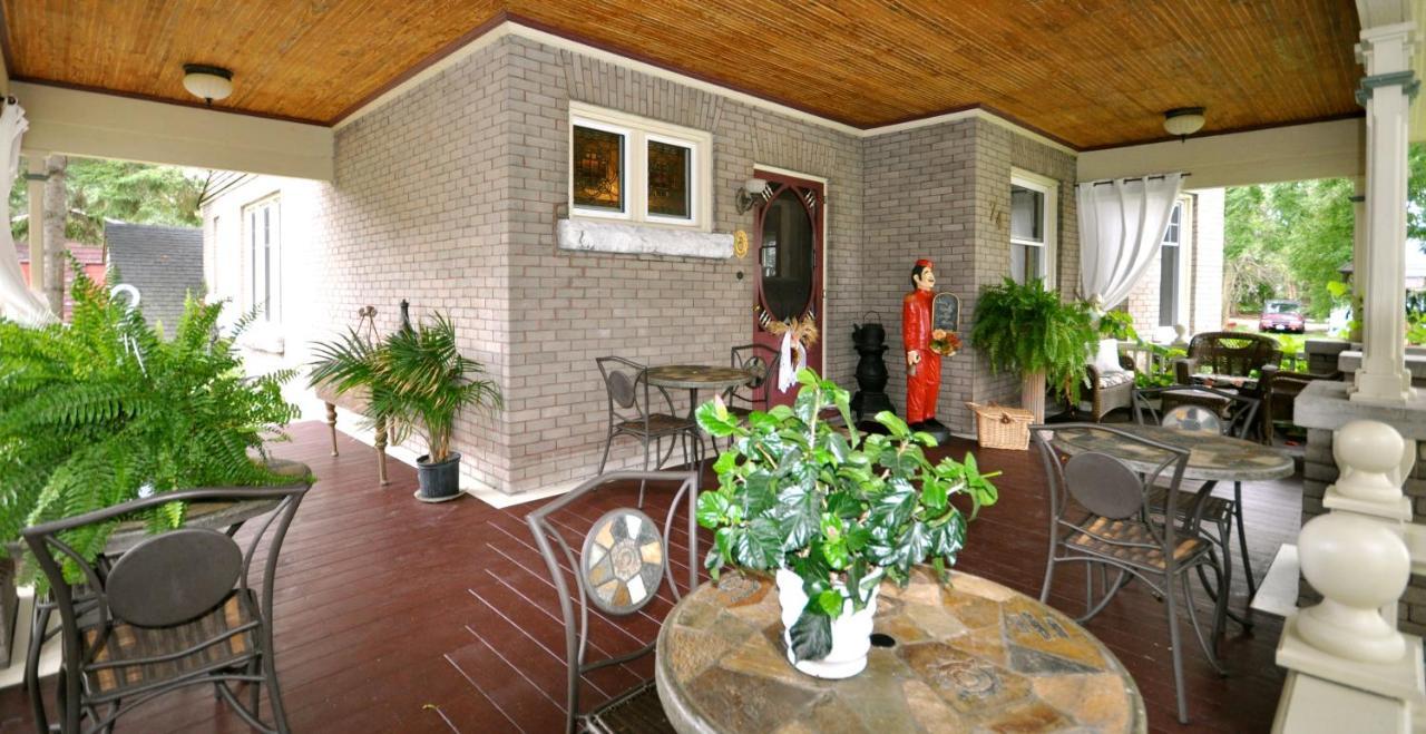 Creighton Manor Inn Bed & Breakfast Orillia Exterior photo