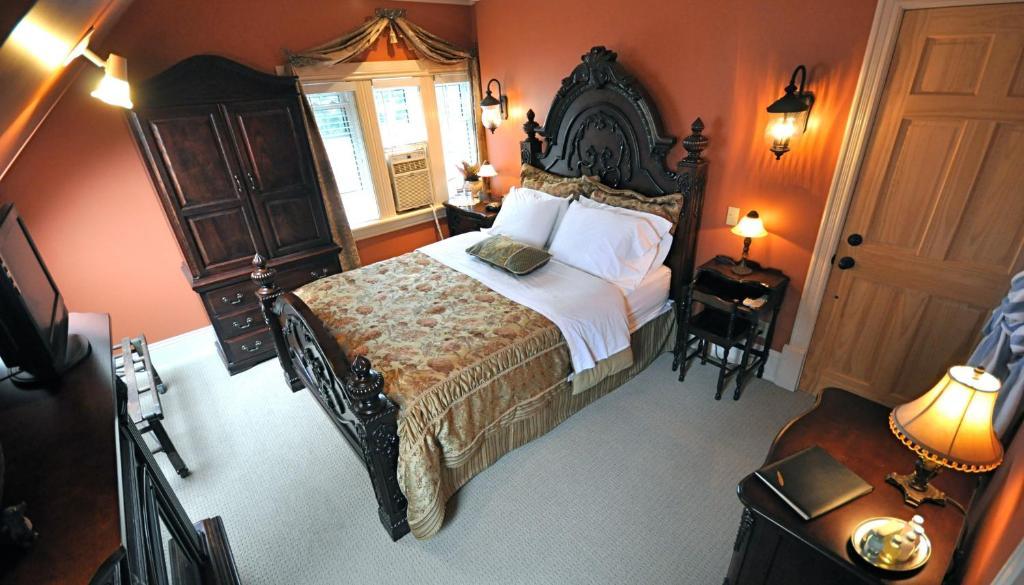 Creighton Manor Inn Bed & Breakfast Orillia Room photo