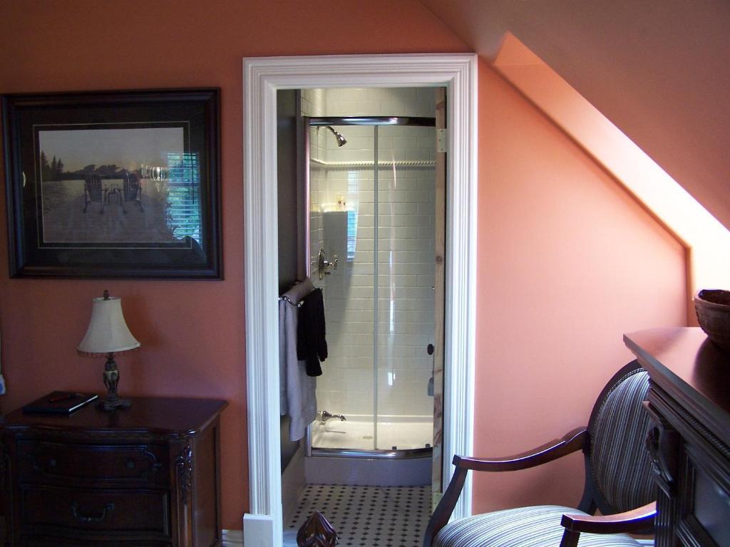 Creighton Manor Inn Bed & Breakfast Orillia Room photo