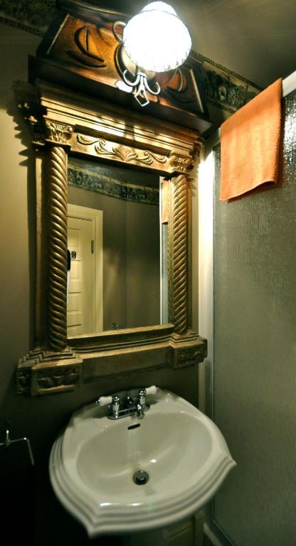 Creighton Manor Inn Bed & Breakfast Orillia Room photo